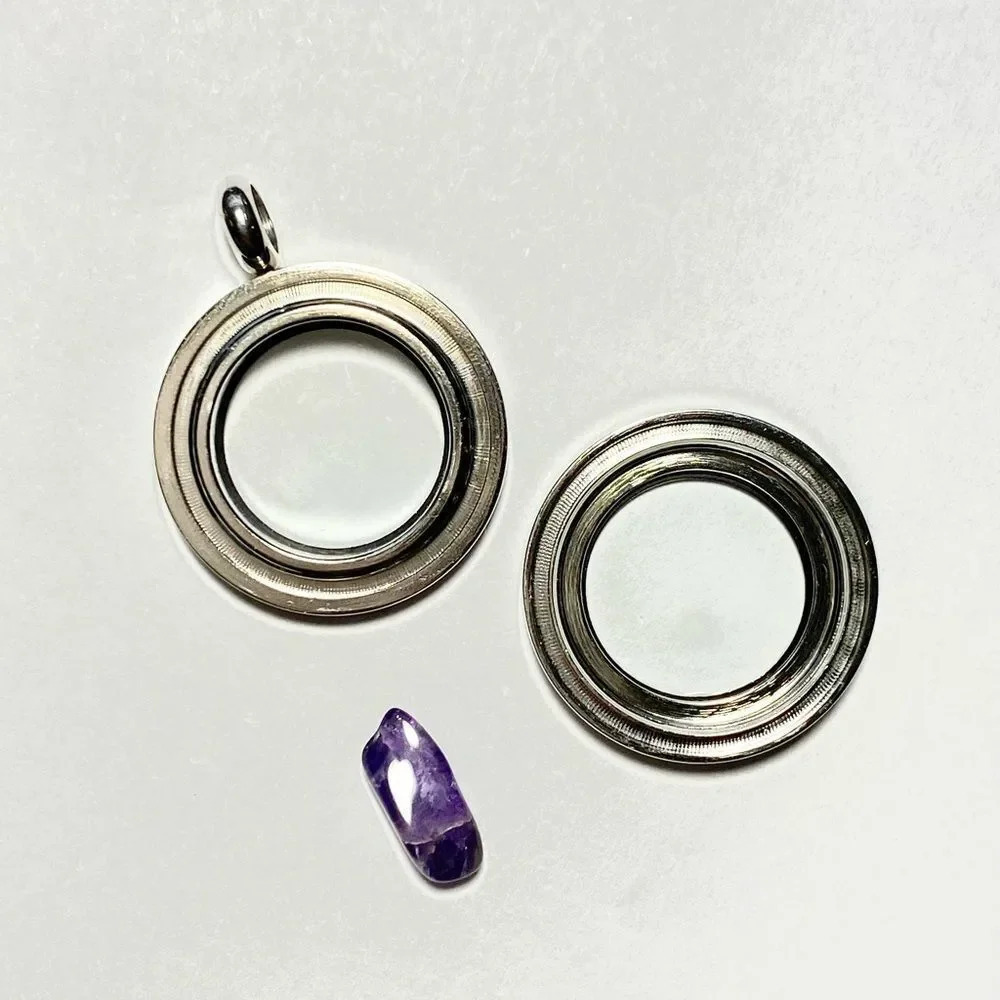 Round Silver tone Twist Screw Stainless Steel Floating Locket Pendant. - Picture 3 of 4